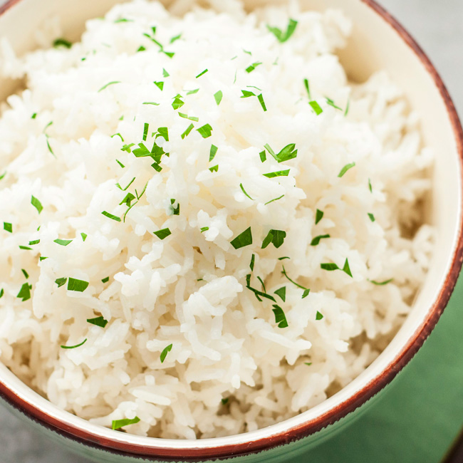 Aprenda a fazer arroz branco seco