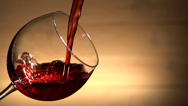8 razões para beber vinho tinto