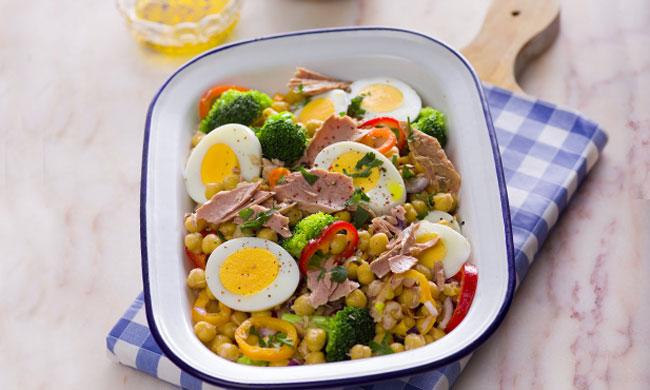 Salada de grão e atum
