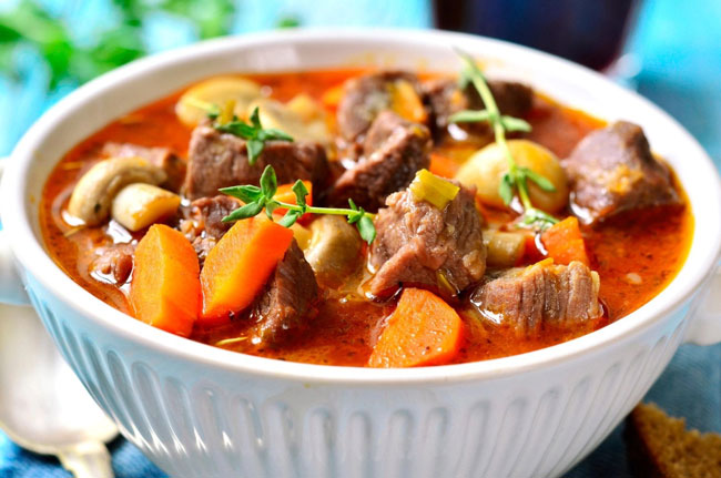 Faça carne estufada como nos restaurantes. Tenra e deliciosa! carne estufada como nos restaurantes
