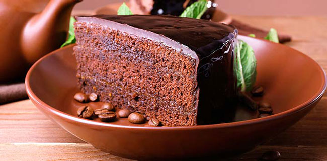 Bolo de chocolate e café