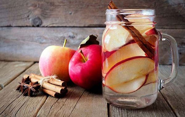 10 razões para começar a beber água com canela beber água com canela