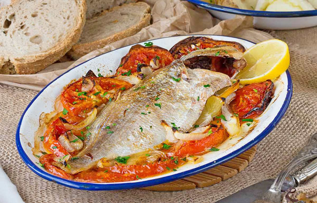 Aprenda a fazer o peixe assado perfeito fazer o peixe assado