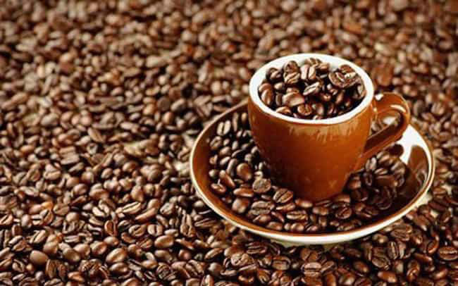 Beba café sem açúcar: 5 estratégias para um hábito mais saudável Beba café sem açúcar