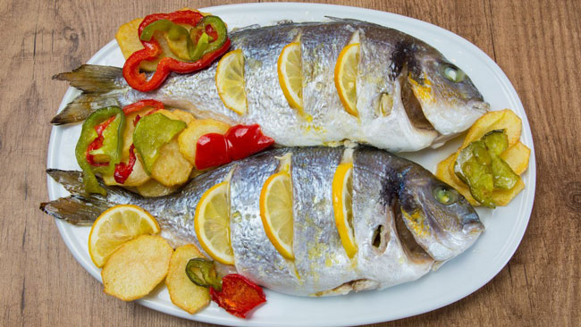Aprenda a fazer o peixe assado perfeito fazer o peixe assado