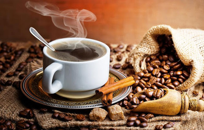 Beba café sem açúcar: 5 estratégias para um hábito mais saudável Beba café sem açúcar