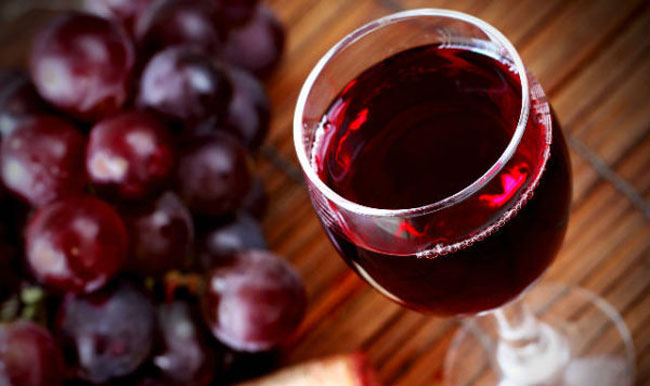 beber vinho tinto com tensão alta