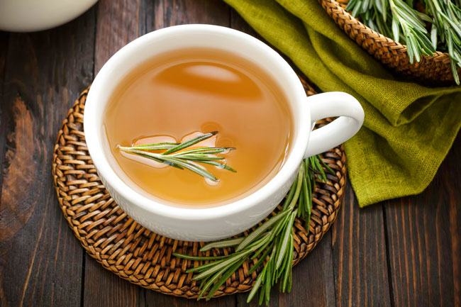 benefícios do chá de alecrim