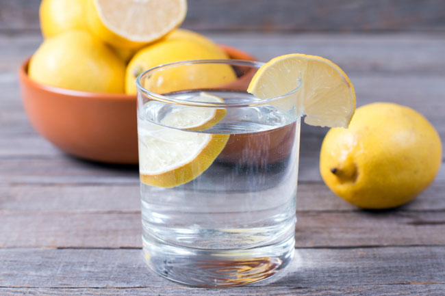 melhor forma de beber água com limão