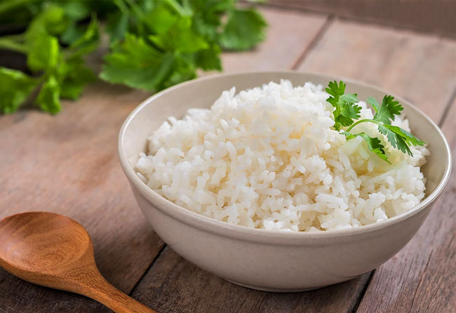Quer fazer um maravilhoso arroz seco e solto? Tome nota! arroz seco e solto