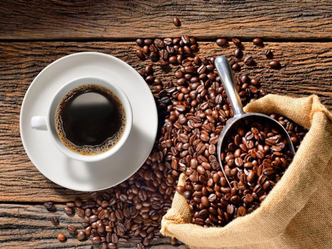 Beber café moderadamente reduz risco de cancro do fígado Beber café moderadamente reduz risco de cancro do fígado