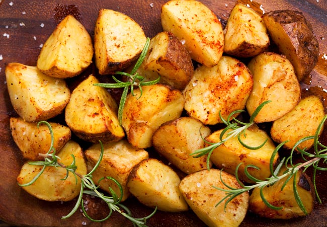 batatas assadas com ervas aromáticas
