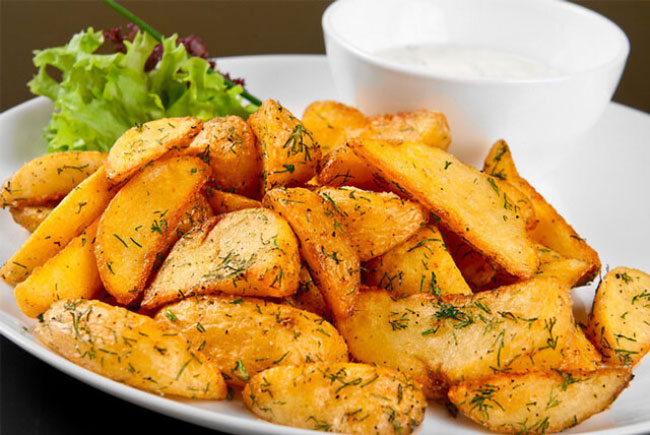 batatas assadas com ervas aromáticas
