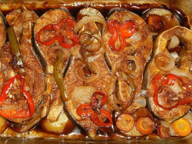 Peixe assado no forno para almoços memoráveis em família Peixe assado no forno para almoços