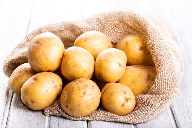 Faça batatas assadas, fritas ou cozidas como um mestre! Tome nota! Faça batatas assadas