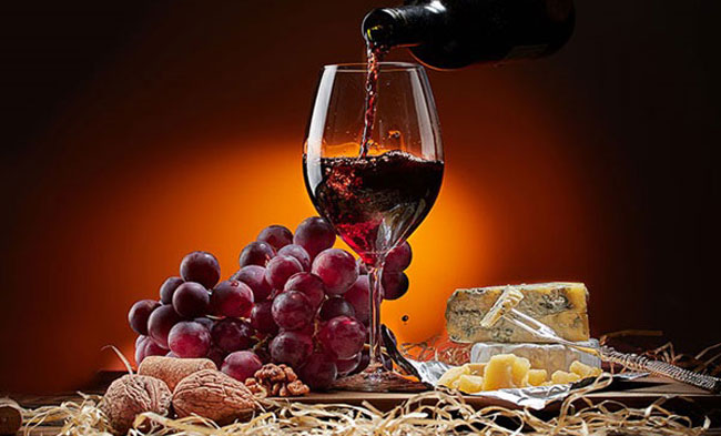 Beba vinho tinto diariamente. A sua saúde agradece! Beba vinho tinto diariamente