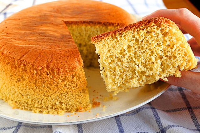 bolo simples e fofo com 3 ingredientes