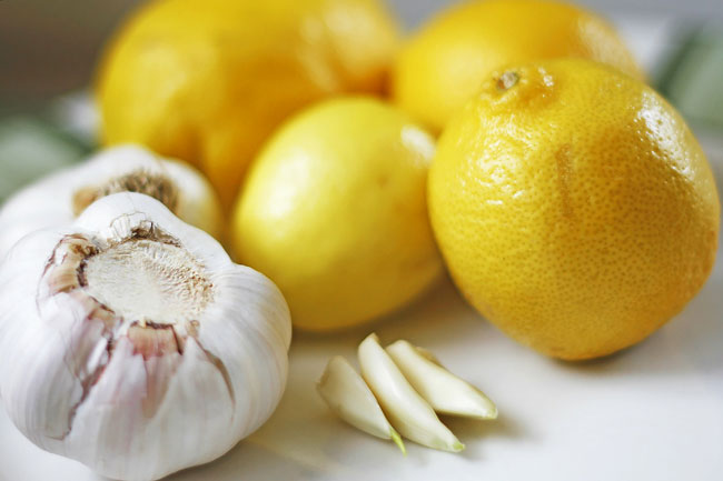 Limão e alho é um remédio caseiro