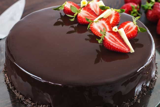 4 receitas de bolo de chocolate húmido e muito fofinho bolo de chocolate húmido e muito fofinho