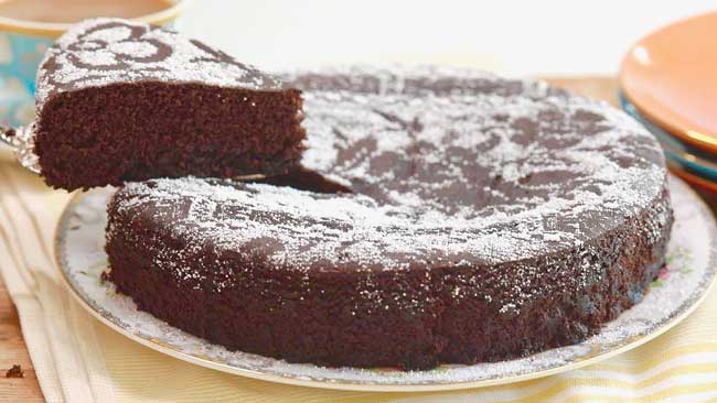 4 receitas de bolo de chocolate húmido e muito fofinho bolo de chocolate húmido e muito fofinho