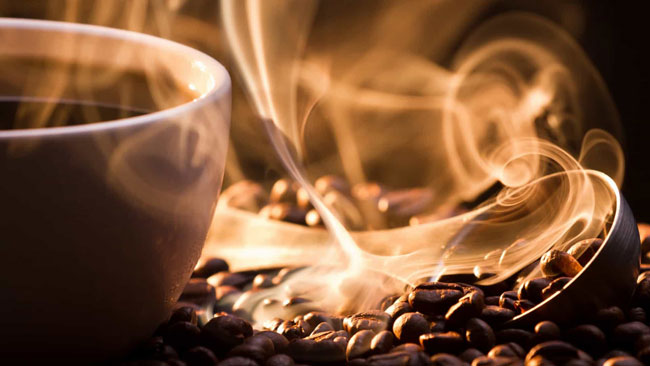 Anda a beber café em excesso? Conheça os sinais! beber café em excesso