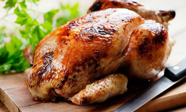Faça o frango assado suculento e perfeito com 10 truques simples frango assado suculento e perfeito