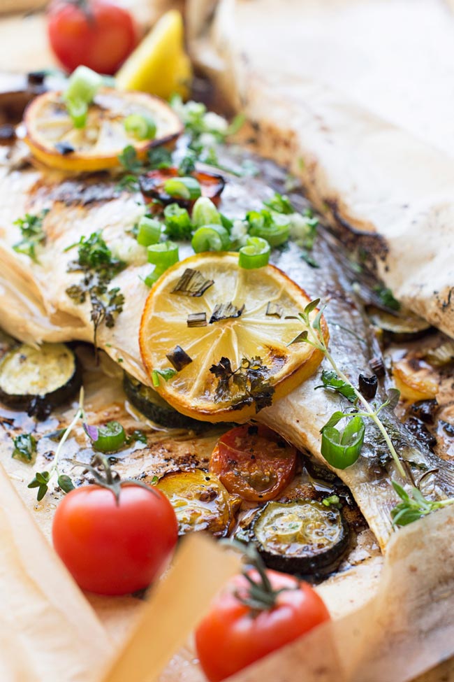 Aprenda a preparar o peixe assado no forno como nos restaurantes Aprenda a preparar o peixe assado no forno