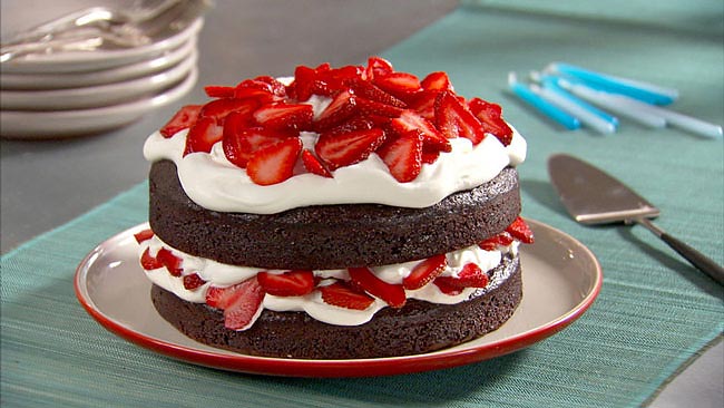 3 receitas de bolo de chocolate com recheio. O lanche perfeito! bolo de chocolate com recheio
