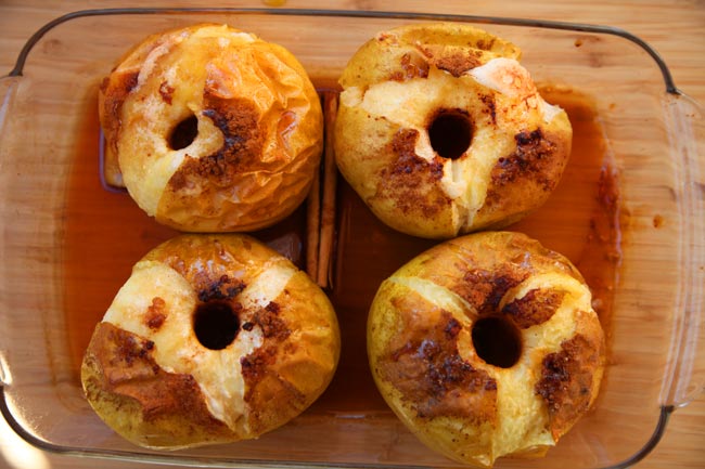 4 receitas de maçã assada com canela de fazer crescer água na boca maçã assada com canela