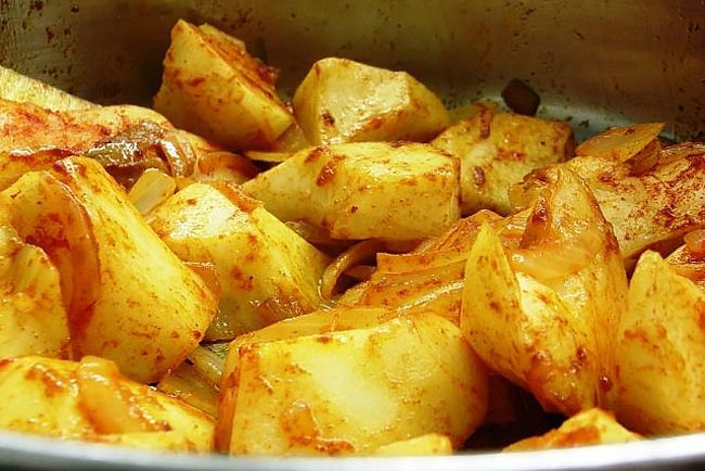 Batatas assadas deliciosas para um almoço de domingo espetacular Batatas assadas deliciosas