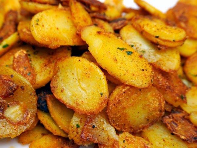 Batatas assadas suculentas e deliciosas para o fim de semana Batatas assadas suculentas