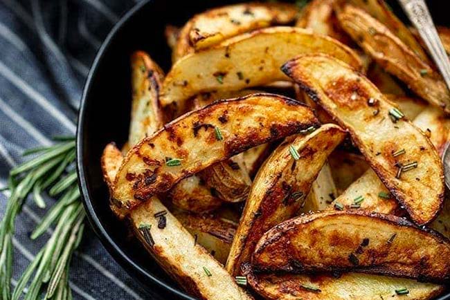 Batatas assadas muito suculentas para comer e chorar por mais Batatas assadas muito suculentas