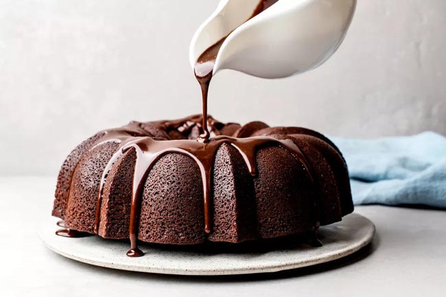 3 receitas de bolo de chocolate simples e fofinho bolo de chocolate simples e fofinho