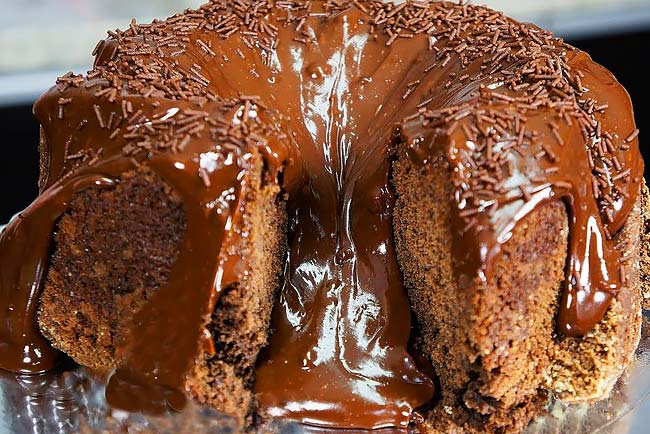 3 receitas de bolo vulcão de chocolate. Uma explosão de sabor!