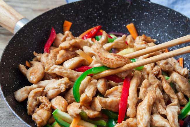 6 modos fantásticos de temperar frango para assar (e não só) temperar frango