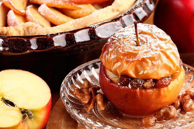 3 receitas de maçã assada com frutos secos para comer e chorar por mais maçã assada com frutos secos