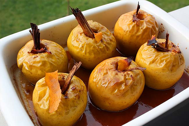 3 receitas de maçã assada. Impossível resistir! 3 receitas de maçã assada