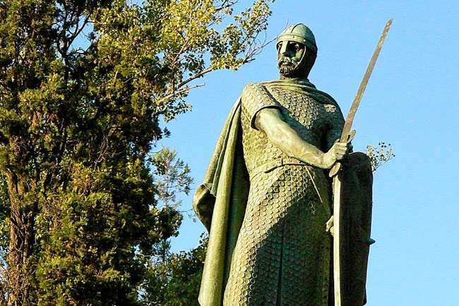 D. Afonso Henriques nomeou um bispo mestiço e afrontou o Papa D. Afonso Henriques