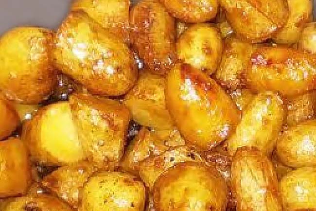 Faça estas batatas assadas suculentas. Não vão faltar elogios! estas batatas assadas suculentas