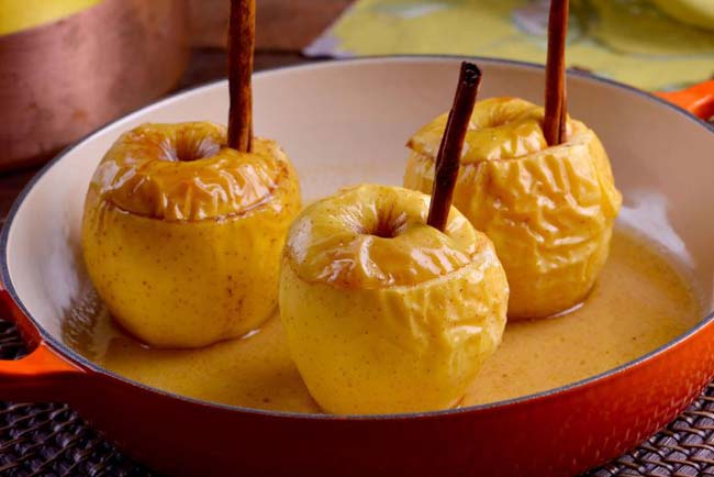 3 receitas de maçã assada com canela. Fáceis e deliciosas! de maçã assada