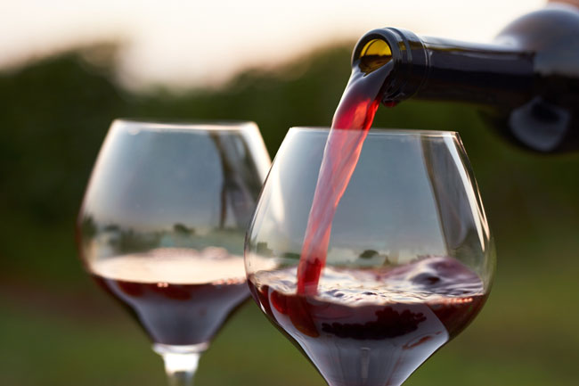 Beber vinho tinto anula o efeito dos medicamentos? vinho tinto anula o efeito dos medicamentos