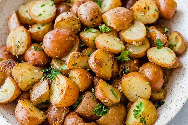 Batatas assadas incrivelmente deliciosas. Surpreenda! Batatas assadas incrivelmente deliciosas