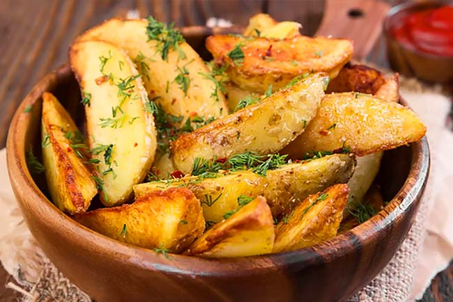 Batatas assadas rústicas irresistíveis Batatas assadas rústicas