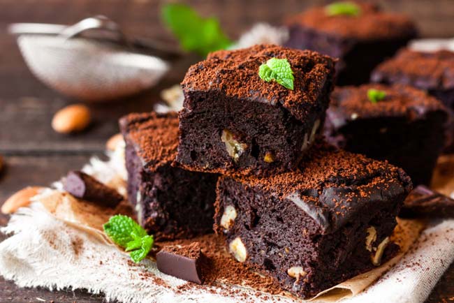 3 deliciosas receitas de bolo de chocolate fácil e fofinho bolo de chocolate fácil e fofinho