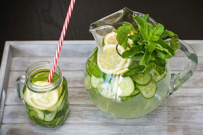 Receita de água de limão com pepino e gengibre para perder peso água de limão com pepino e gengibre