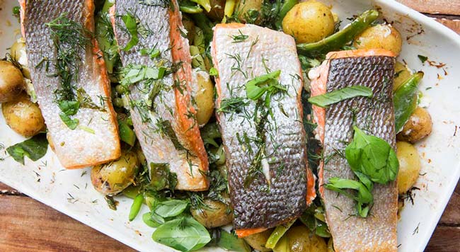 Faça salmão assado no forno suculento e irresistível Faça salmão assado