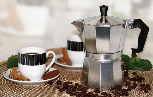 Como usar a Cafeteira moka e beber o café da sua vida Como usar a Cafeteira moka