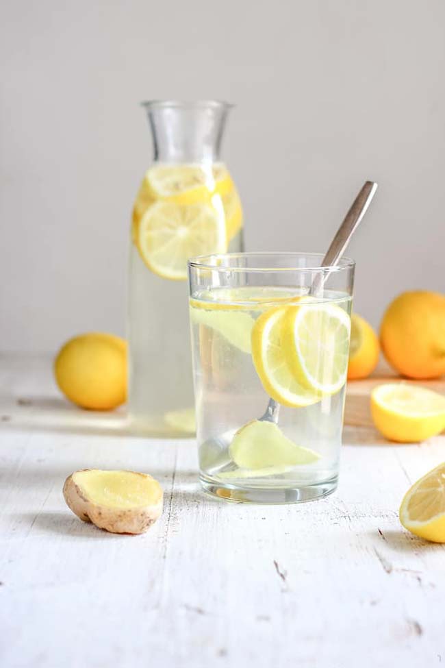 Água de gengibre com limão ajuda a emagrecer (com receitas) Água de gengibre com limão