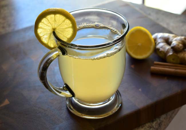 Água de gengibre com limão