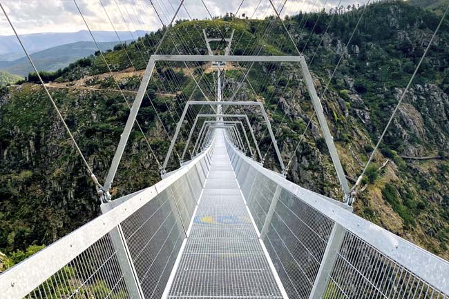 Maior ponte pedonal suspensa